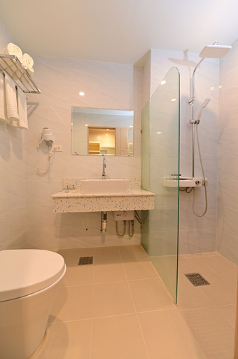 Bathroom 5, T Shine Resort and Spa, Lapu-Lapu City