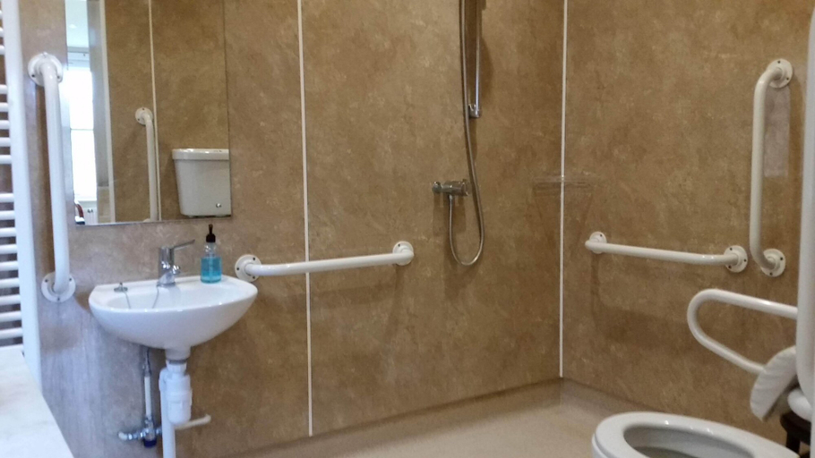 Bathroom 3, Bridge Farmhouse, Wiltshire