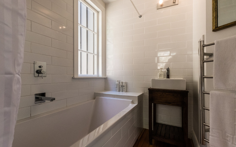 Bathroom, Circular Bay, Auckland