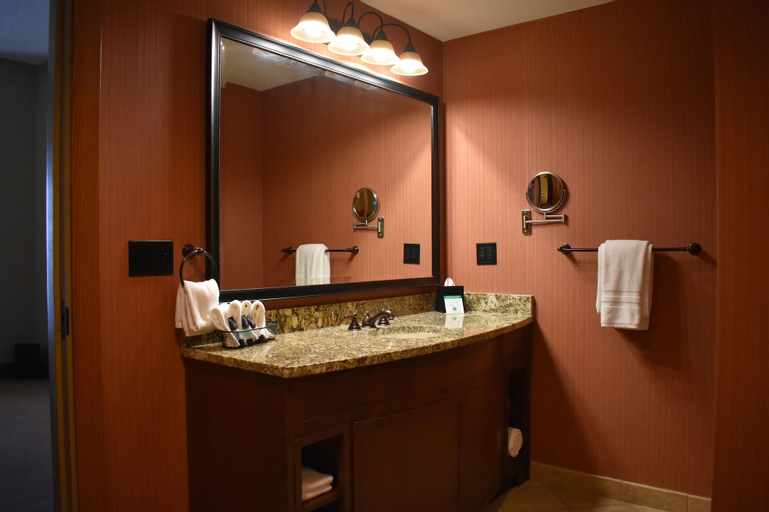 Bedroom 4, Cherokee Casino & Hotel West Siloam Springs, Delaware