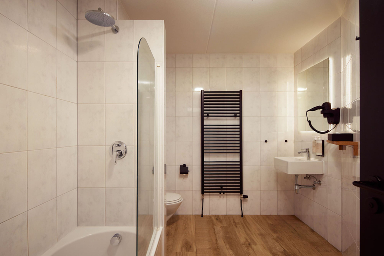Bathroom 3, Van Der Valk Hotel Dennenhof, Antwerpen