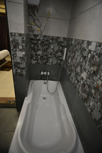 Bathroom 3, Hotel Royal Residency, Vadodara