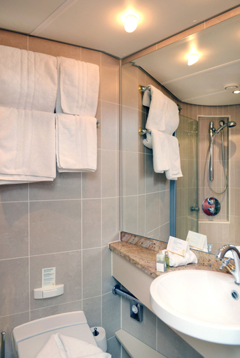 Bathroom 5, Crossgates Hotelship Messe - Düsseldorf, Düsseldorf