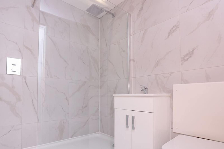 Bathroom 2, The Bling Hotel by UStay, Sefton