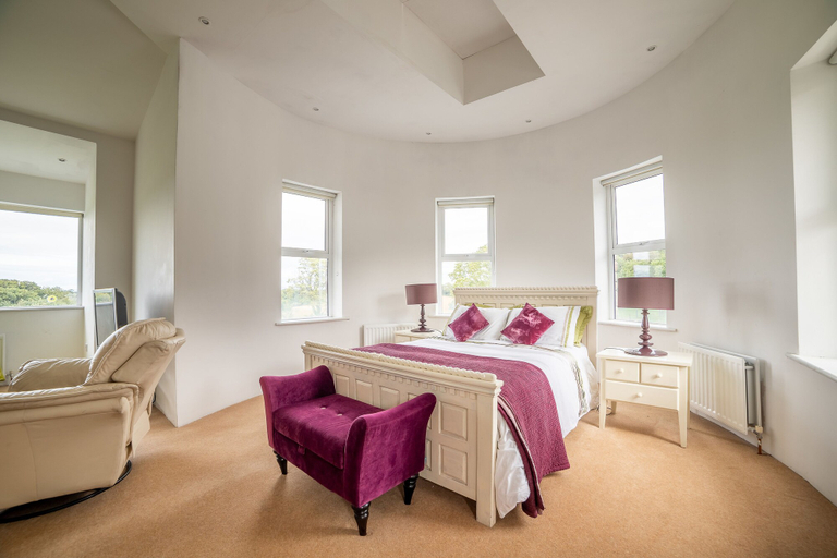 Bedroom 2, Rathescar Grove