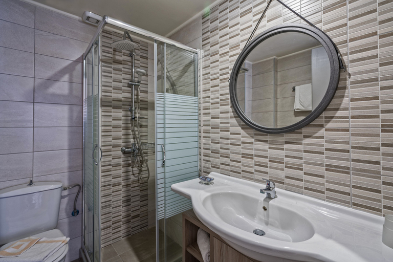 Bathroom 5, Lefkoniko Beach, Crete
