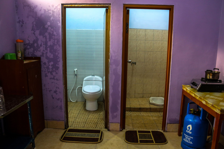 Bathroom 4, Oriana Homestay, Yogyakarta