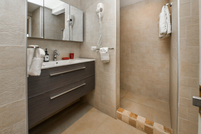 Bathroom 4, Swiss Paradise Aruba