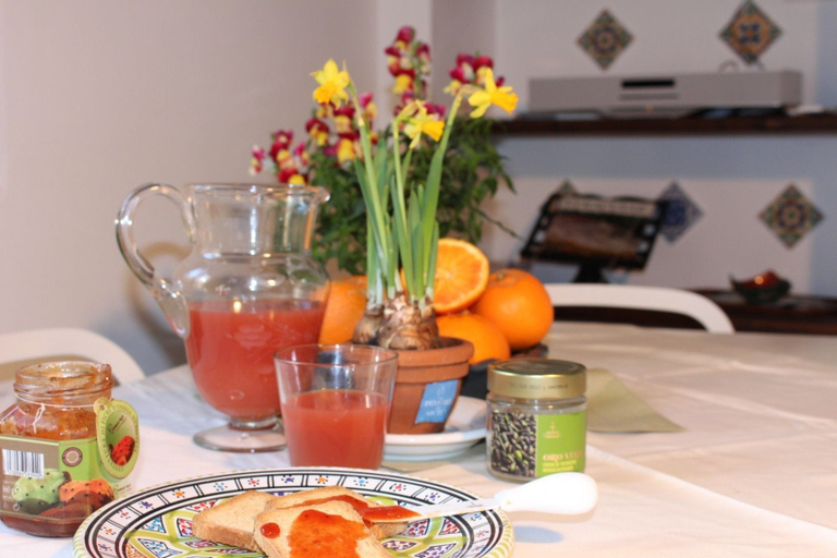 Food & Drinks, Family Apartments, Syracuse