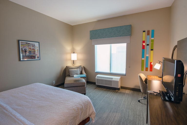 Bedroom 4, Hampton Inn & Suites Port Arthur, Jefferson