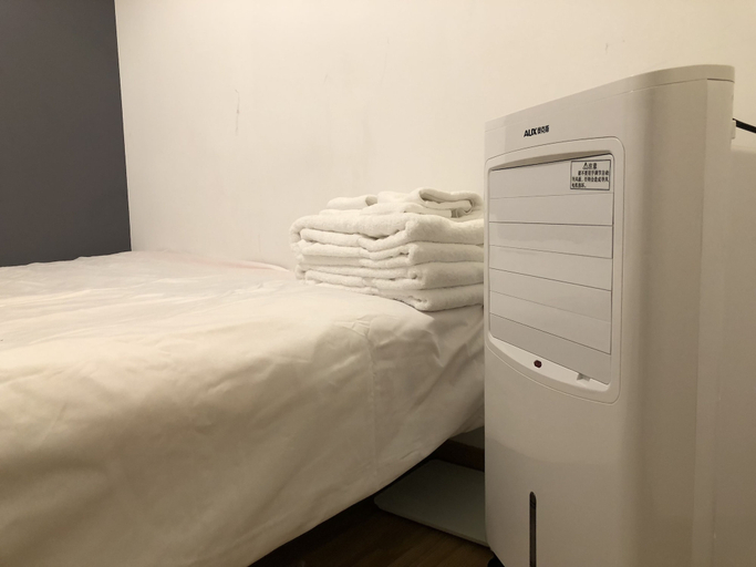 Bedroom 2, Henry's Apartment- Executive 717, Shanghai
