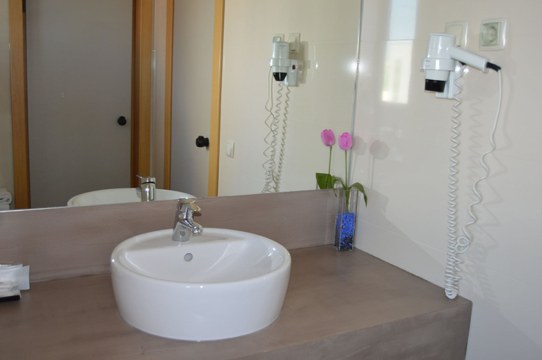 Bathroom 4, Hotel 3K Barcelona, Lisbon