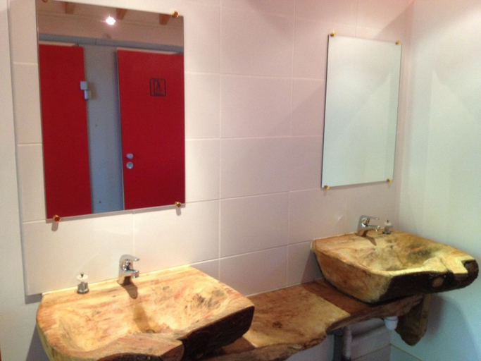 Bathroom 3, Moulin de la Jarousse - Les Cabanes, Dordogne
