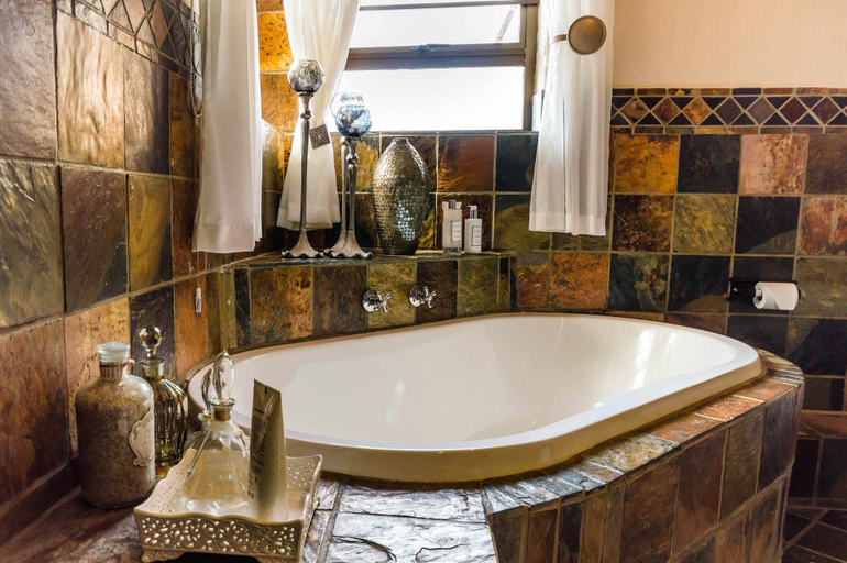 Bathroom 4, Nautilus Guesthouse, Nelson Mandela Bay