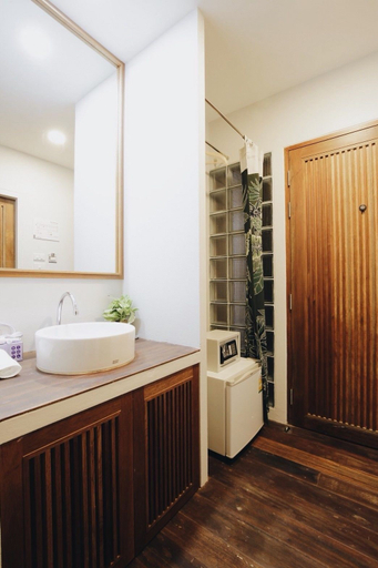 Bathroom 4, Laekhon Nonbai Hotel, Muang Nakhon Si Thammarat