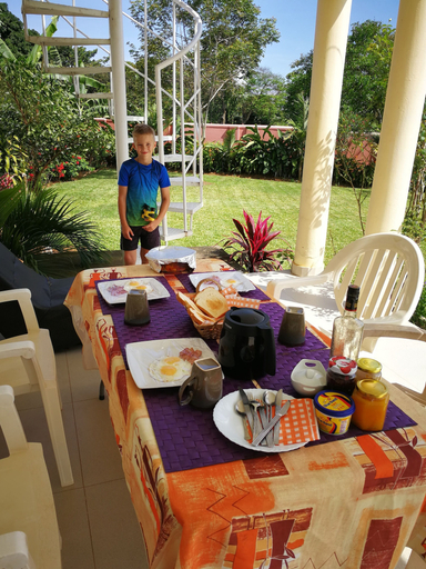 Food & Drinks 5, Victoria Lake View Guest House & Safaris, Busiiro