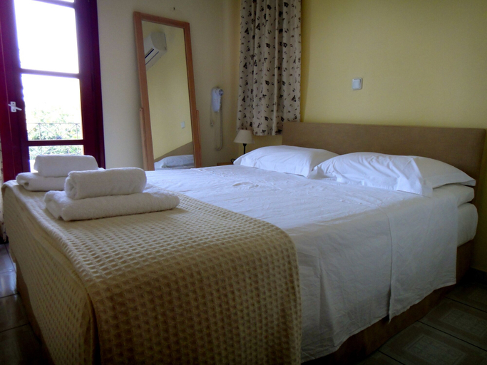Bedroom 5, Victorias Rooms, North Aegean