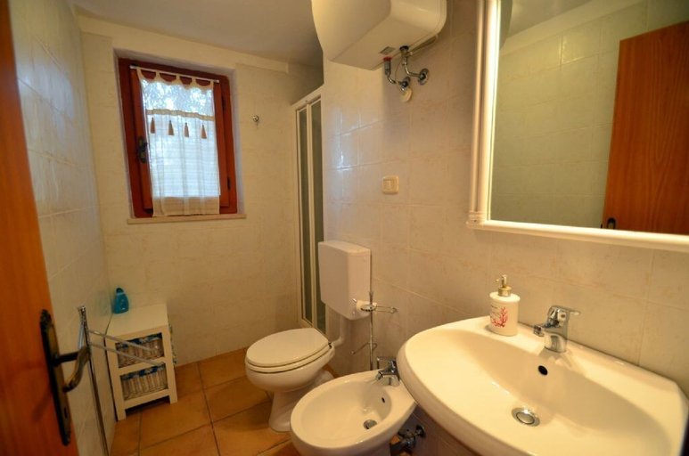 Bathroom 4, Luisa, Livorno
