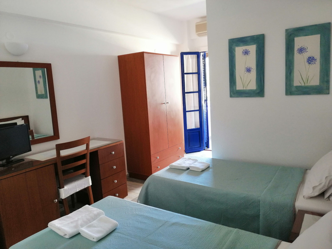 Bedroom 5, 7 Islands, Attica