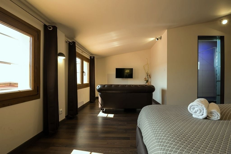 Bedroom 2, Hotel Montmar, Girona