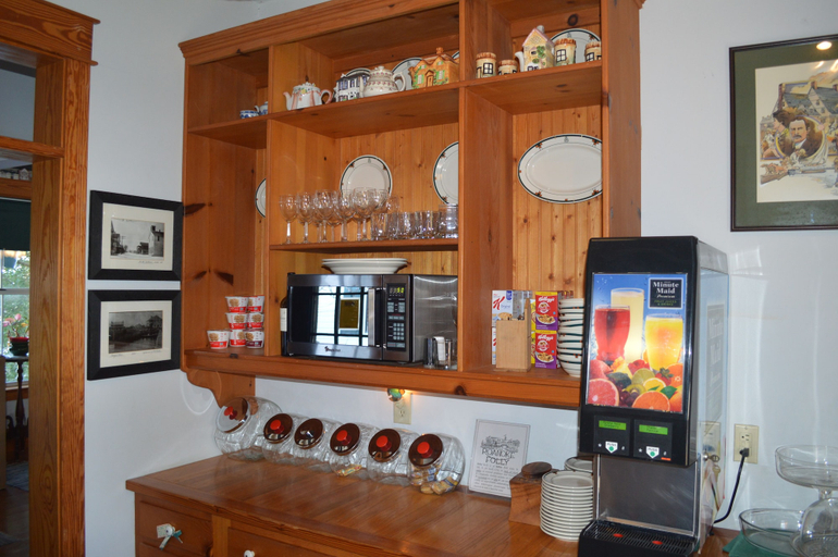 Food & Drinks 5, Roanoke Island Inn, Dare
