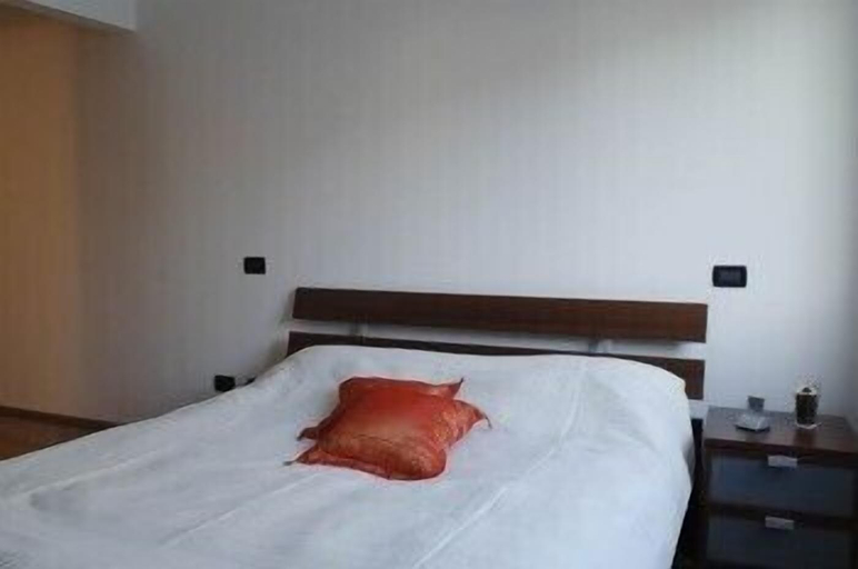 Bedroom 2, Kelly, Verona