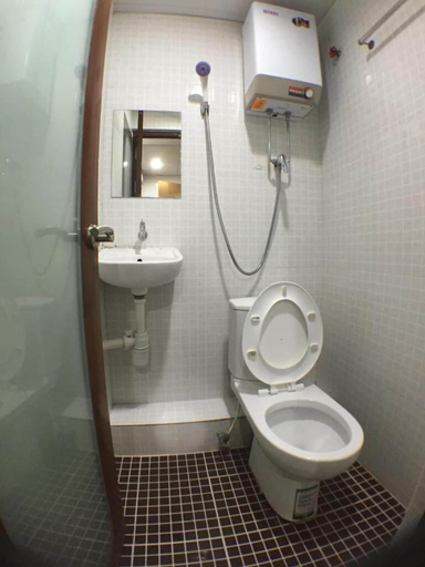 Bathroom 5, New Yan Yan Guest House, Kowloon