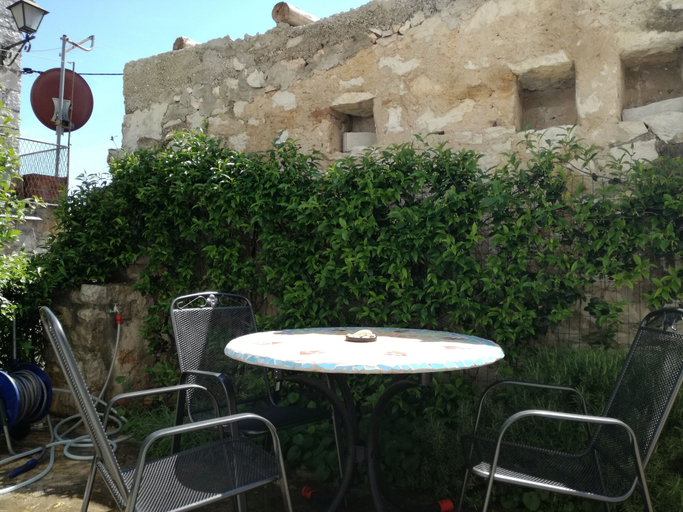 Others 4, House Nirvana, Vrsar