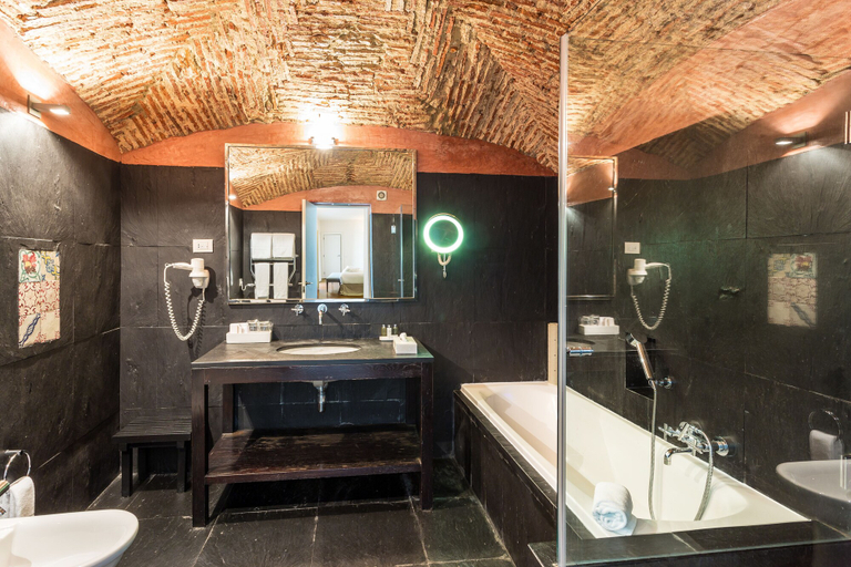 Bathroom 4, York House, Lisbon