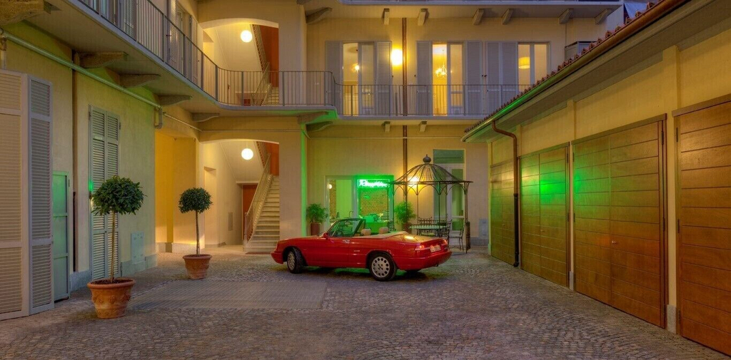 Exterior & Views