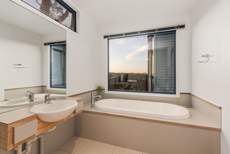 Bathroom 3, River Vineyard Retreat, West Tamar - Pt A