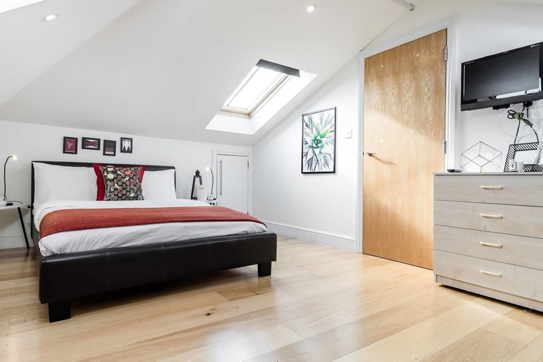 Bedroom 2, Cosy 1 bedroom in Belsize Park, London