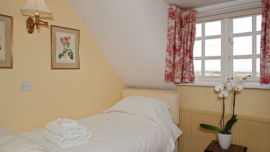 Bedroom 2, Cheltenham Cottage, Oxfordshire