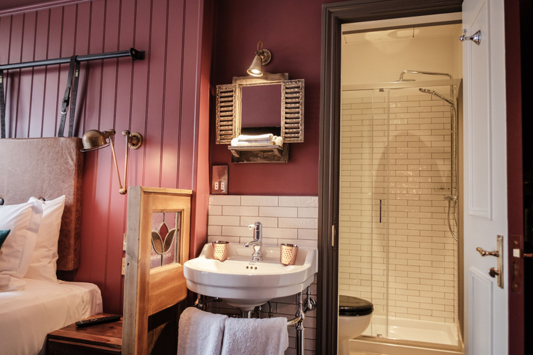 Bathroom 4, Half Moon, London