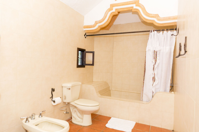Bathroom 3, Hotel Casa Vilaflor, Antigua Guatemala