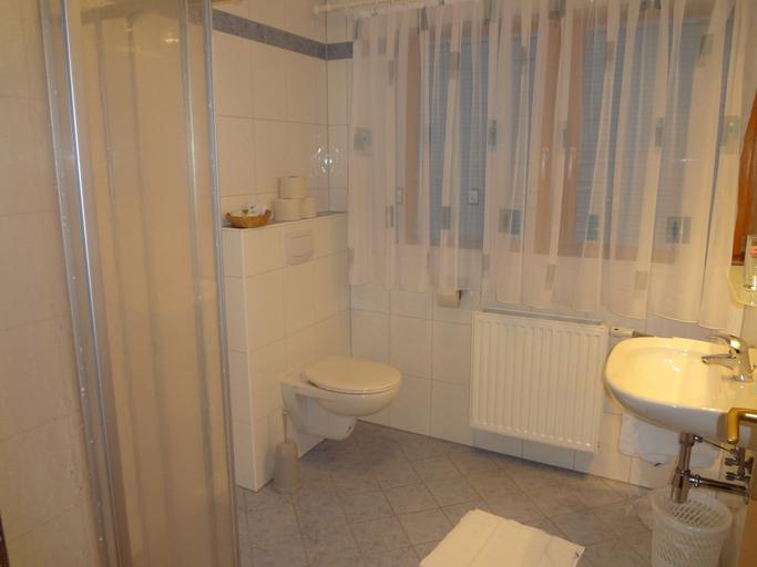Bathroom 3, Hotel Restaurant Gasthof Michal, Hermagor