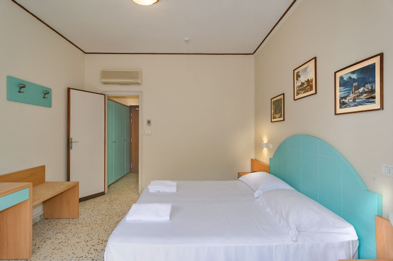 Bedroom 4, Hotel Stella d'Italia, Lucca