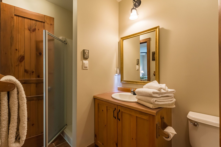 Bathroom 3, Les Falaises - RVMT, Les Laurentides