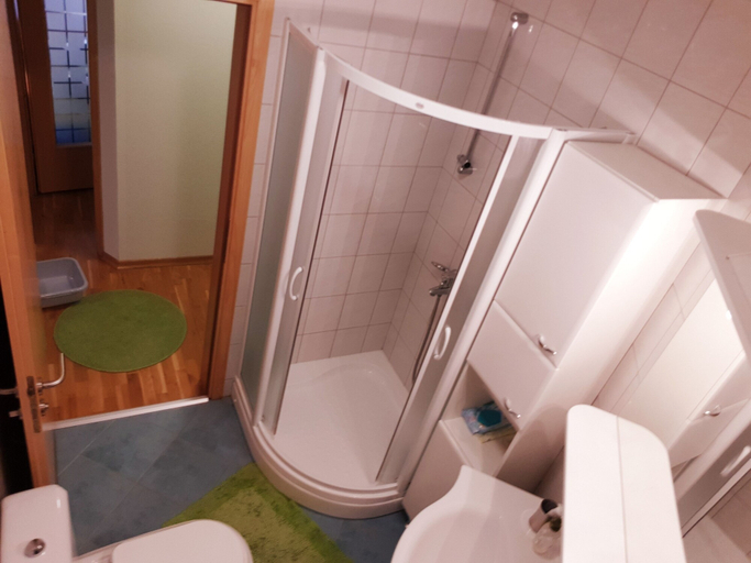 Bathroom 2, Apartments Dominik, Osijek