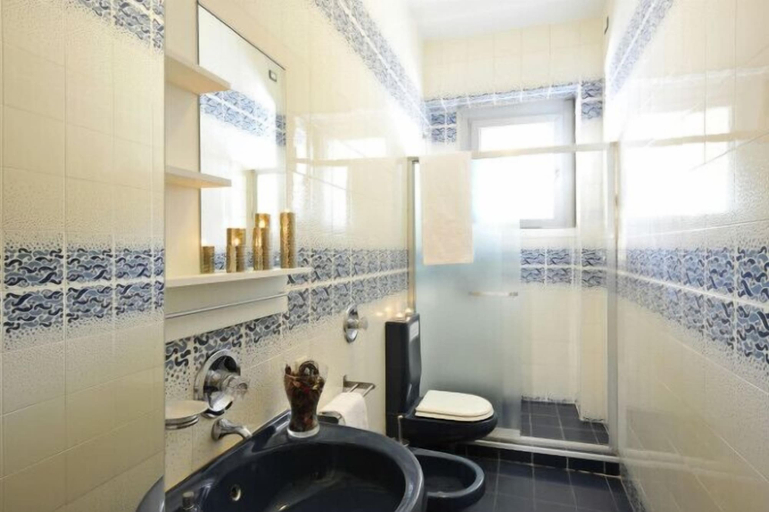 Bathroom 3, Villa Chez Nous, Como