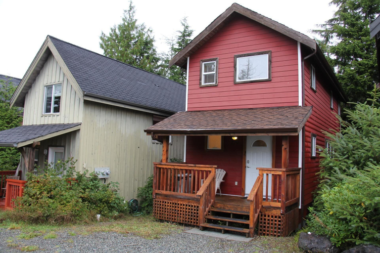 Exterior & Views, West Wind Cottage, Alberni-Clayoquot