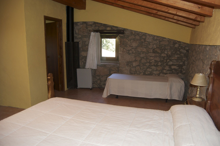 Bedroom 3, Casa Rural El Callís, Girona