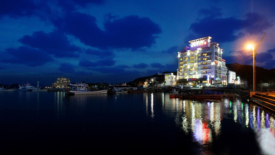 Bay Condo Hotel Tongyeong, Tongyeong