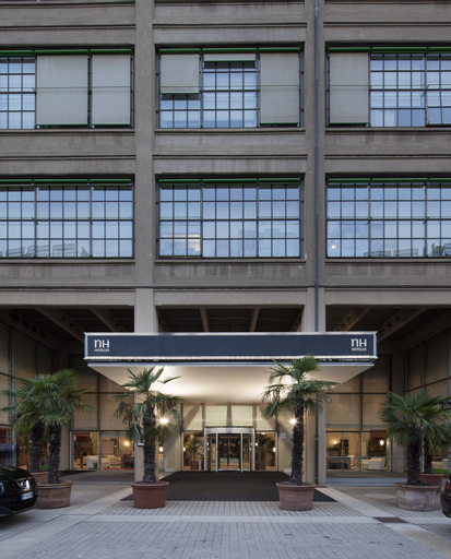 Exterior & Views 18