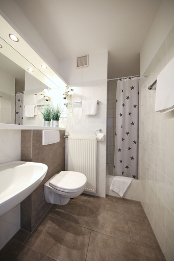 Bathroom 4, Hotel Lammerts, Lippe
