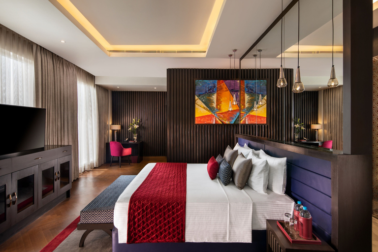 Bedroom 4, Sandal Suites Op. by Lemon Tree Hotels, Gautam Buddha Nagar