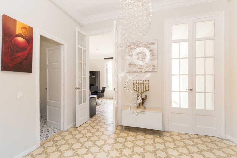 Others 5, Design Guestroom Barcelona Arc de Triomf, Barcelona