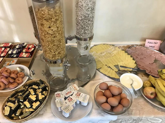 Food & Drinks, Beverley House Hotel, London