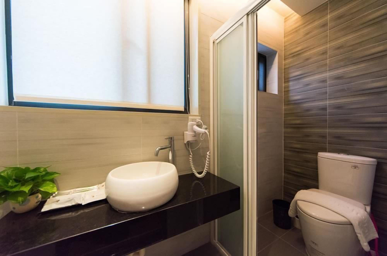 Bathroom 3, LITHO Hostel, Hualien