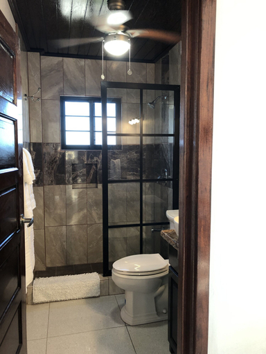 Bathroom 4, Bay Towers Hotel